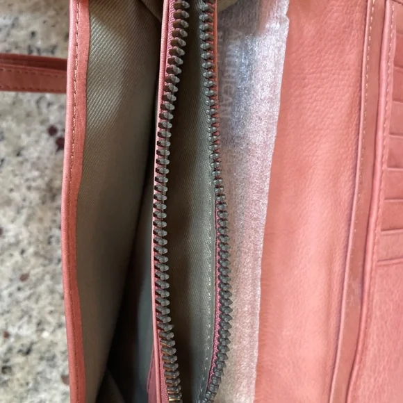 Lucas Slim Leather Wallet from AMERICAN LEATHER CO. - Picture 6 of 9